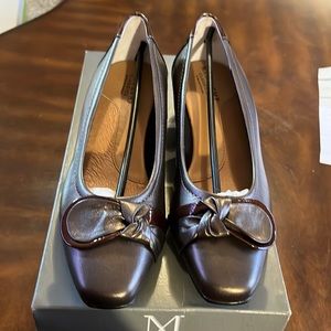 (151) NWT ladies brown flats by Mark & Lemp. Size 6 1/2 medium